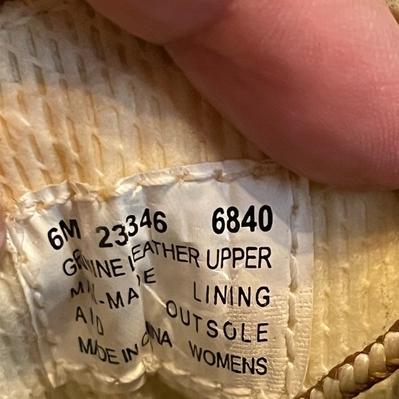 Women’s white trimmed Timberline boots - Picture 10 of 10